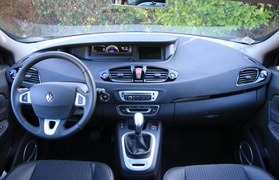 Торпедо Renault Grand Scenic 2012 года  (фото 10 из 23)